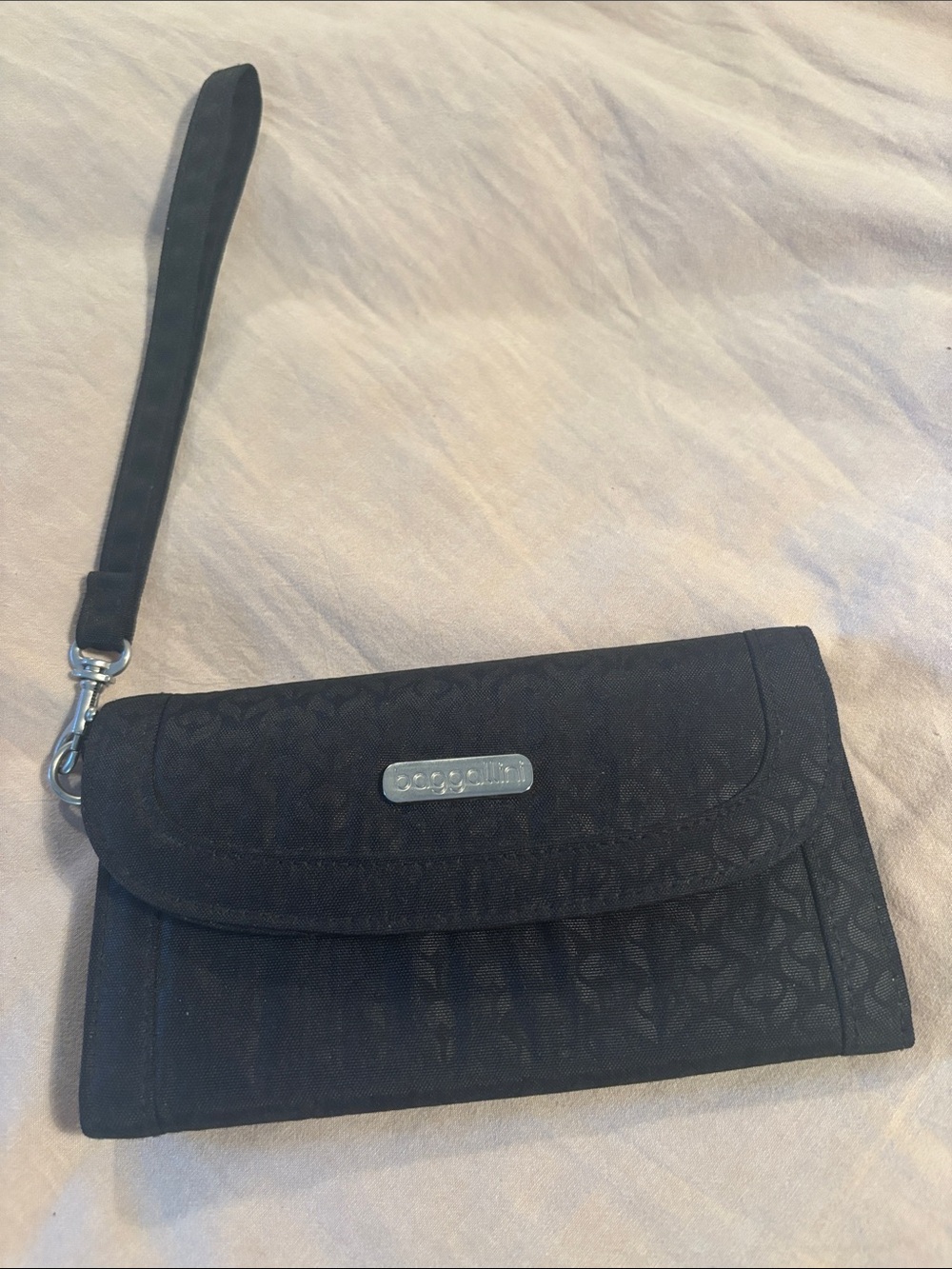 Baggallini Black Signature Wristlet Wallet